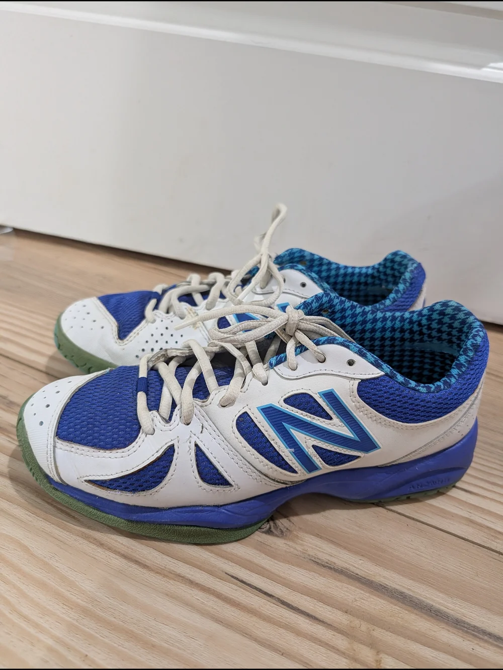 New Balance Women's Size 8 Tennis‎ Shoes White Purple Blue Athletic Sneakers